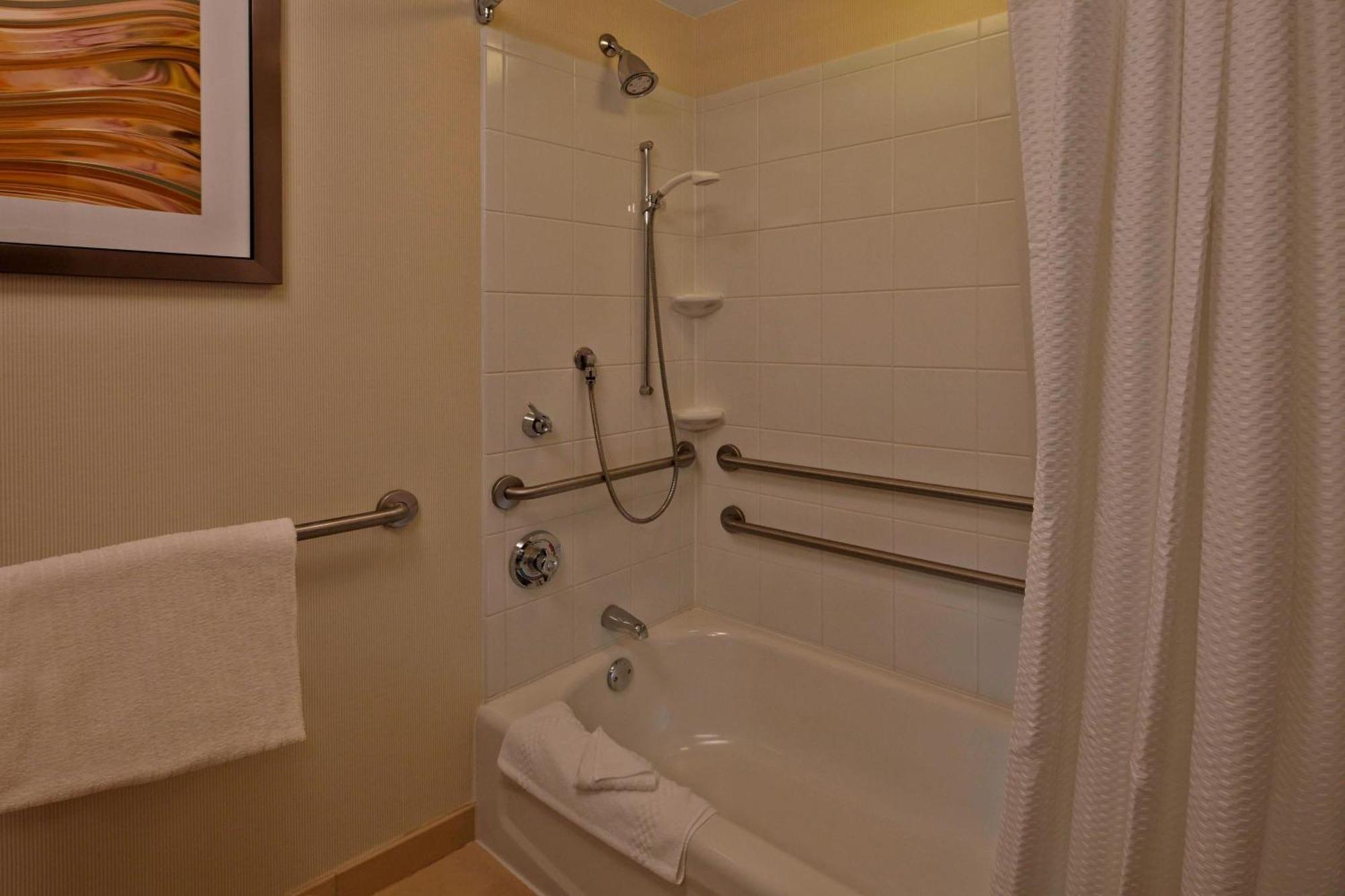 Courtyard By Marriott Providence Warwick Hotel Ngoại thất bức ảnh